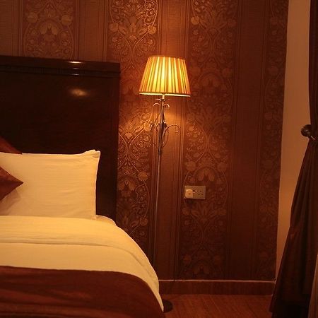 Fryburg Suites Aliayabiagba Εξωτερικό φωτογραφία