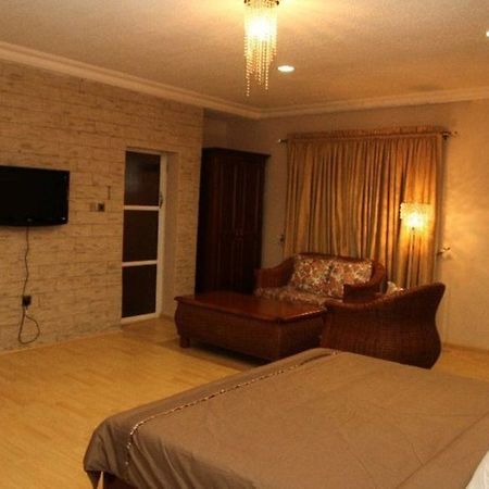 Fryburg Suites Aliayabiagba Εξωτερικό φωτογραφία