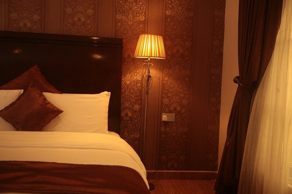 Fryburg Suites Aliayabiagba Εξωτερικό φωτογραφία