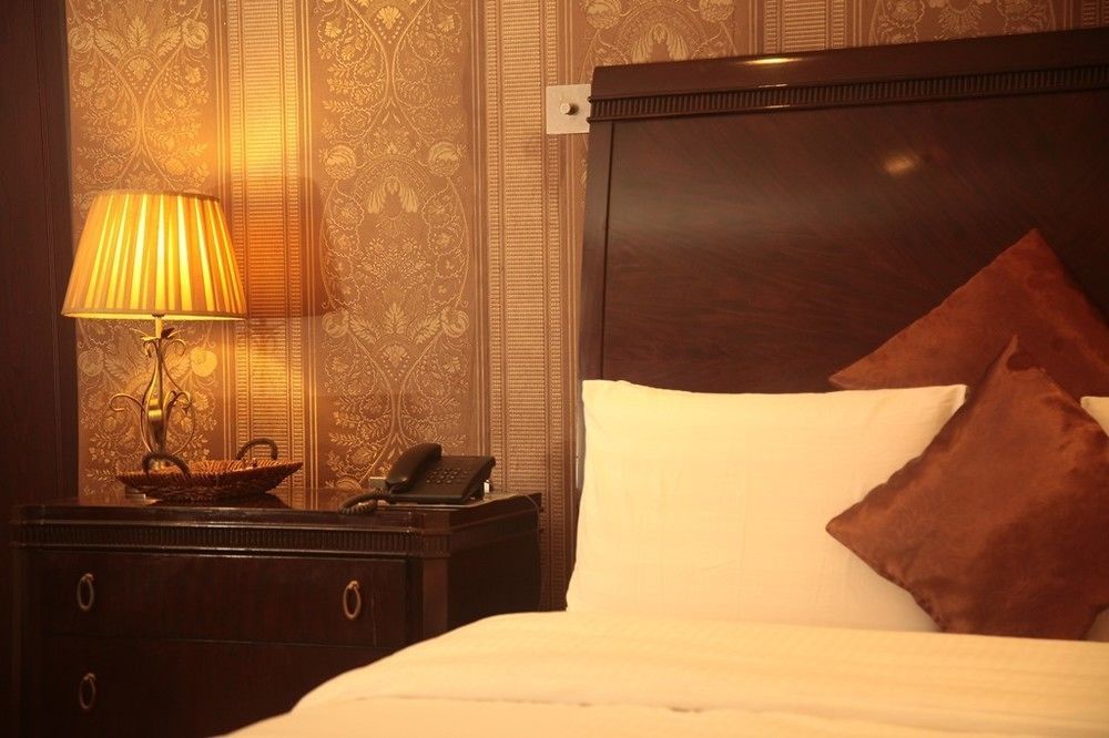 Fryburg Suites Aliayabiagba Εξωτερικό φωτογραφία
