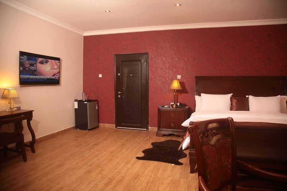 Fryburg Suites Aliayabiagba Εξωτερικό φωτογραφία