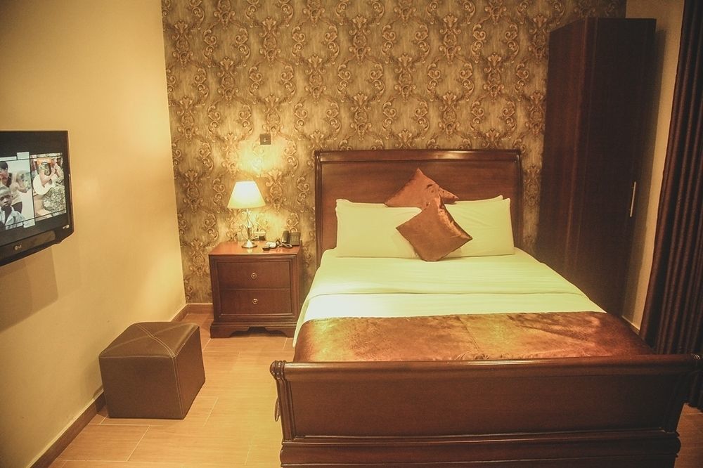 Fryburg Suites Aliayabiagba Εξωτερικό φωτογραφία