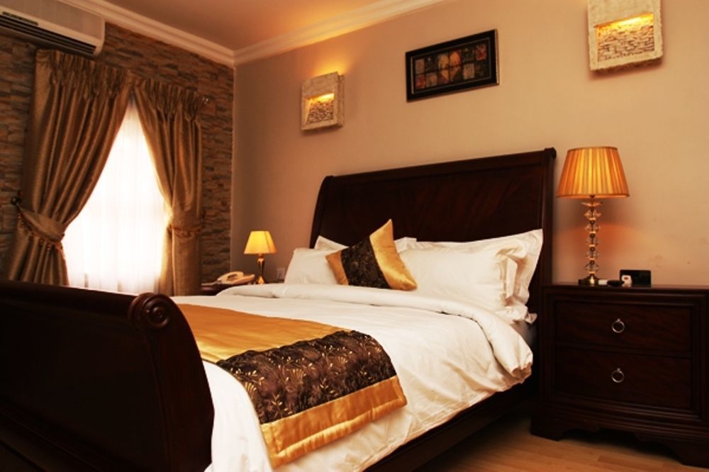 Fryburg Suites Aliayabiagba Εξωτερικό φωτογραφία