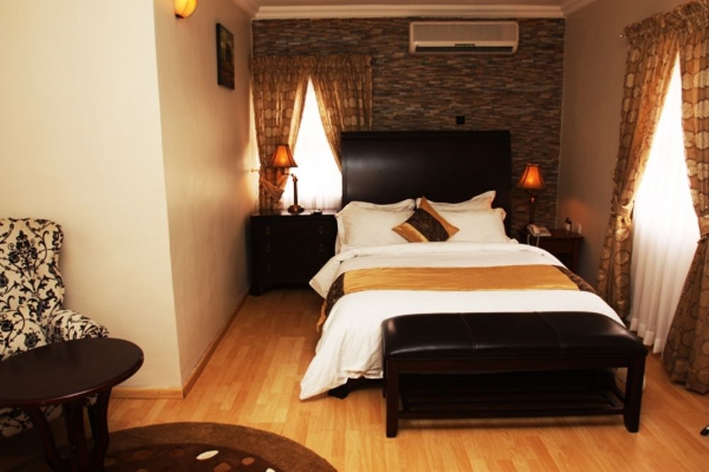 Fryburg Suites Aliayabiagba Εξωτερικό φωτογραφία