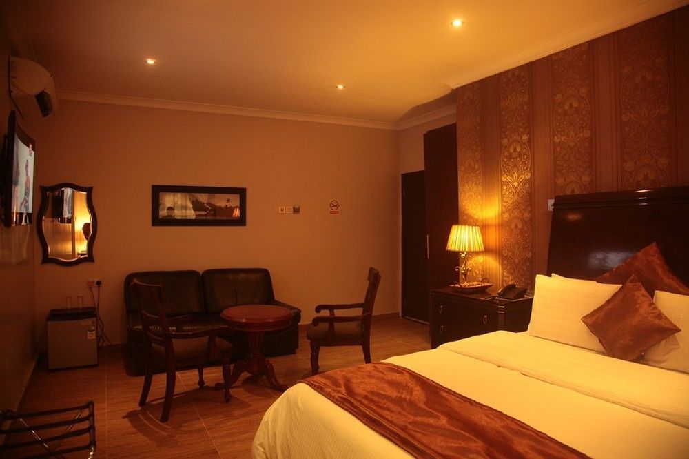 Fryburg Suites Aliayabiagba Εξωτερικό φωτογραφία