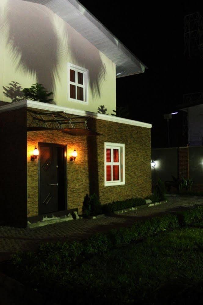 Fryburg Suites Aliayabiagba Εξωτερικό φωτογραφία
