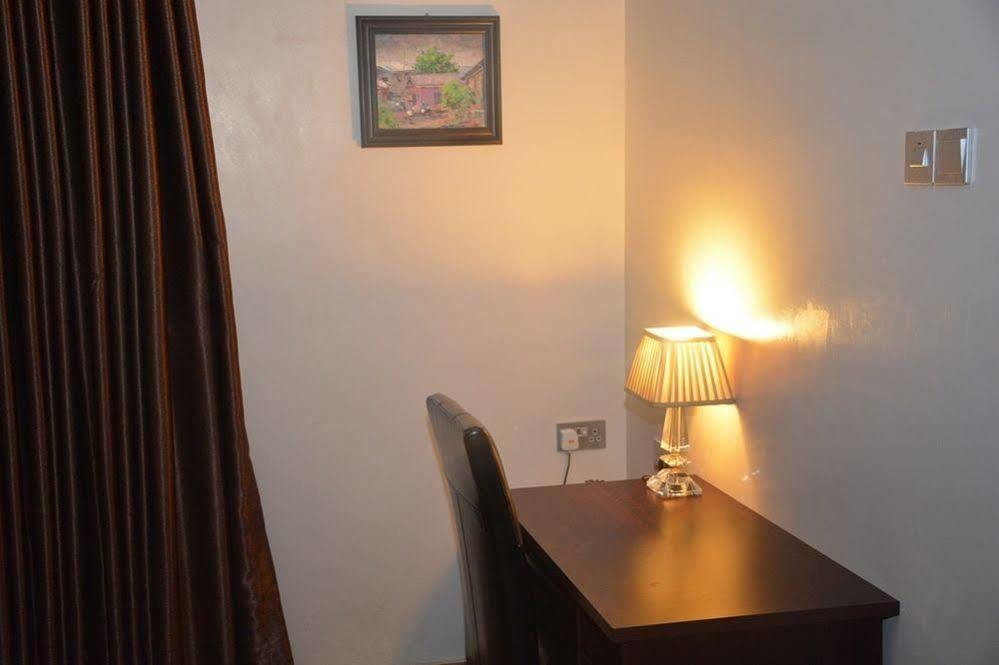 Fryburg Suites Aliayabiagba Εξωτερικό φωτογραφία