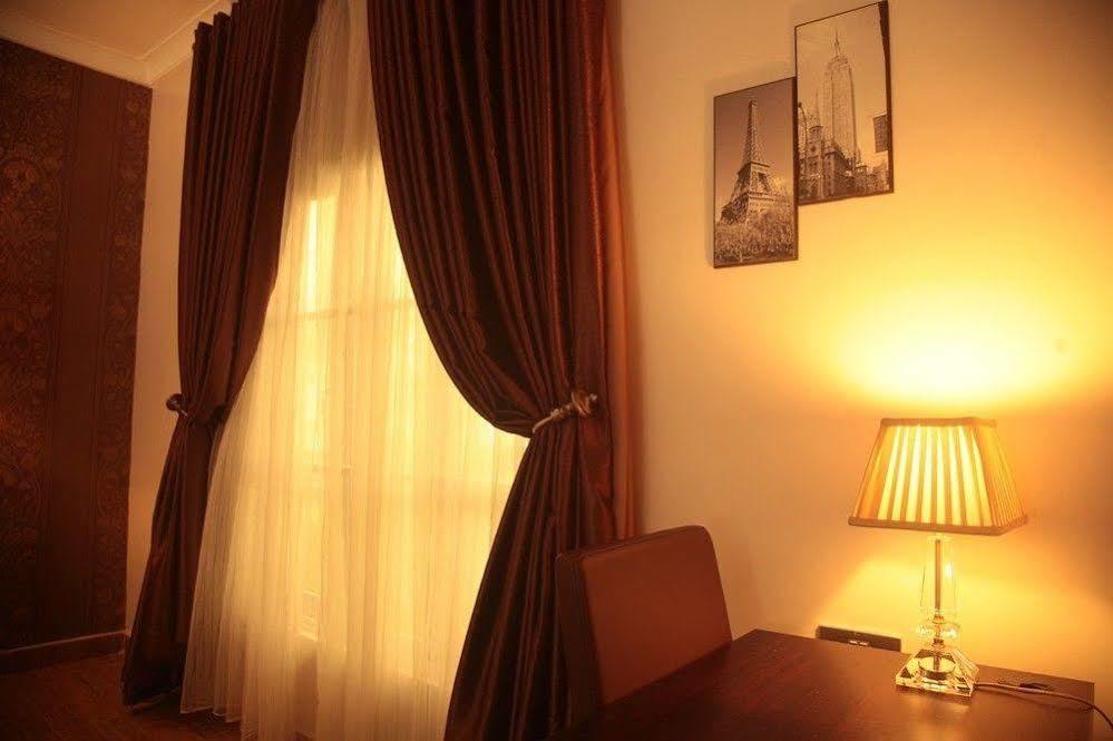 Fryburg Suites Aliayabiagba Εξωτερικό φωτογραφία