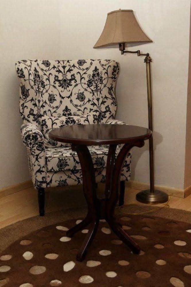 Fryburg Suites Aliayabiagba Εξωτερικό φωτογραφία