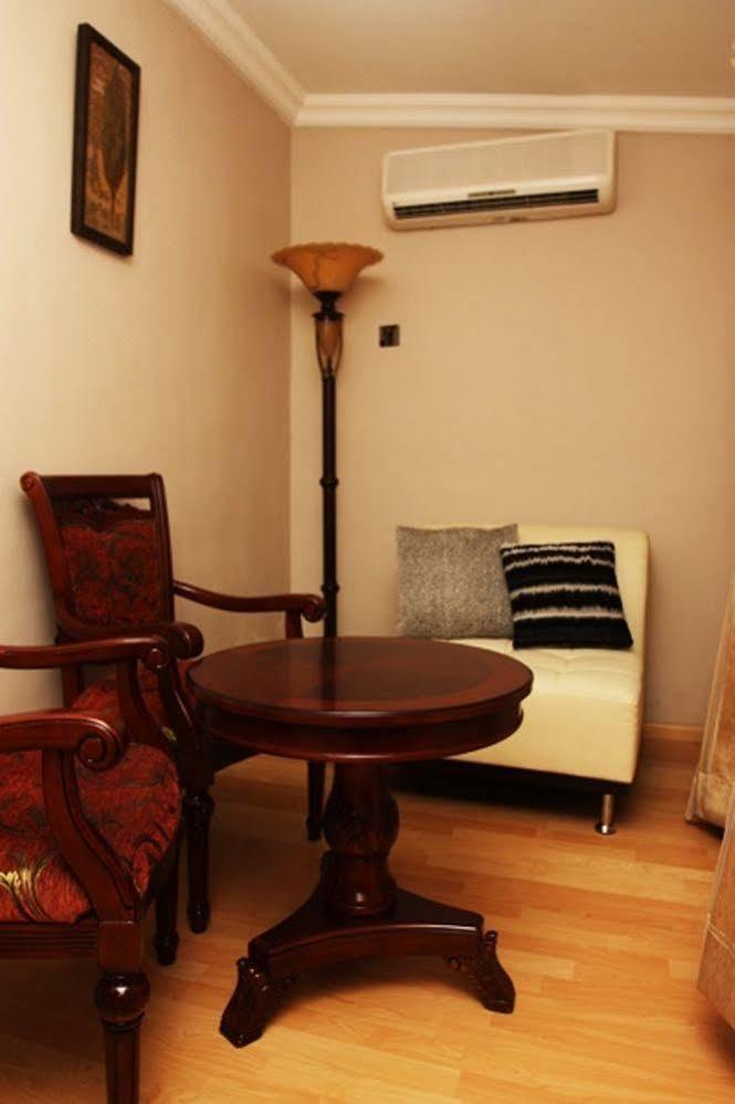 Fryburg Suites Aliayabiagba Εξωτερικό φωτογραφία