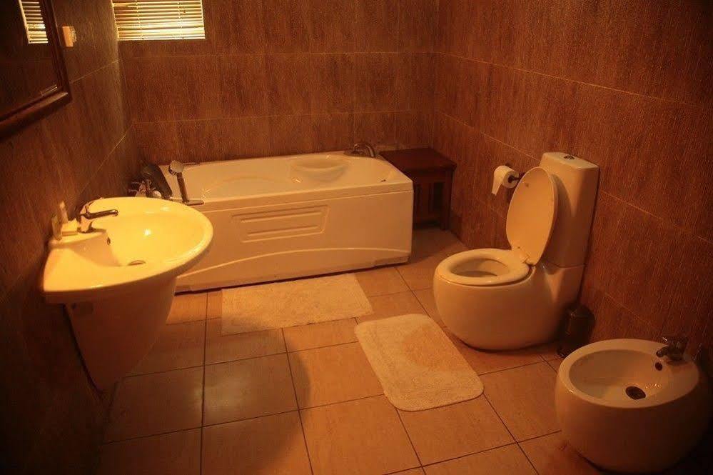 Fryburg Suites Aliayabiagba Εξωτερικό φωτογραφία
