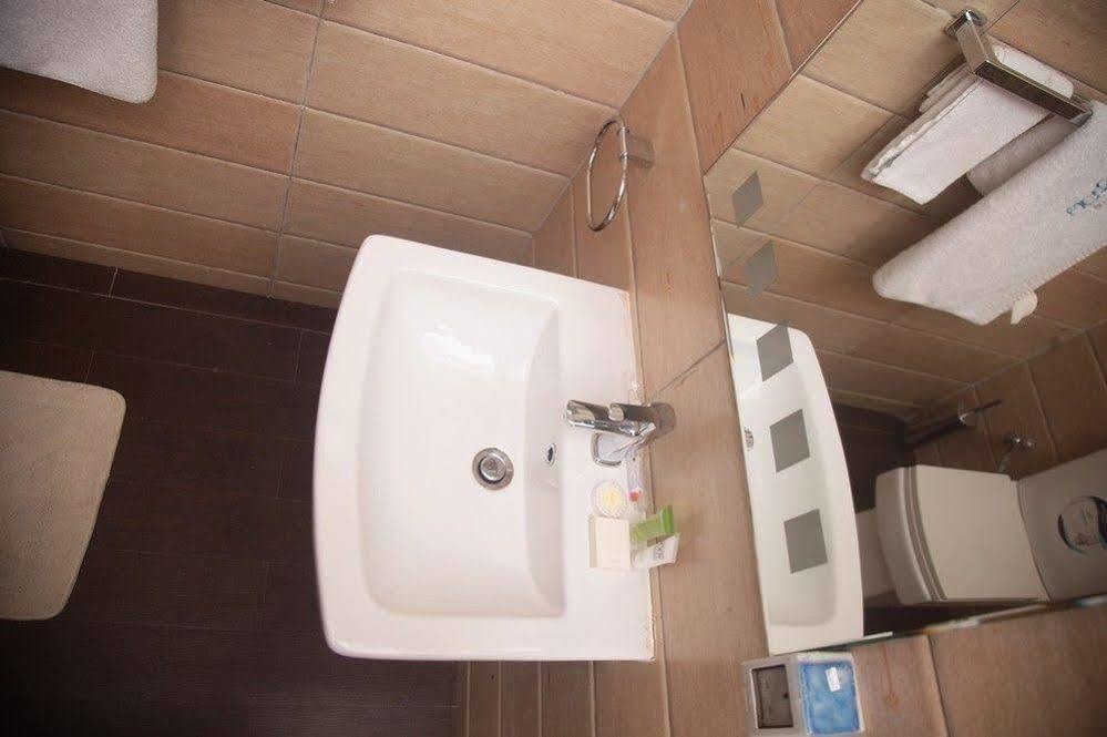 Fryburg Suites Aliayabiagba Εξωτερικό φωτογραφία