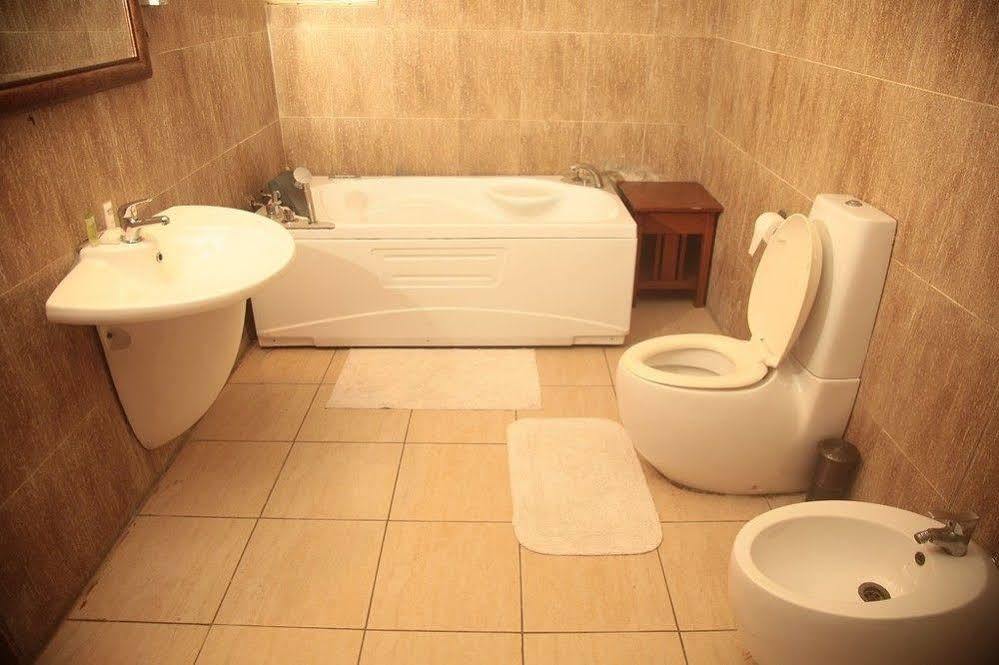 Fryburg Suites Aliayabiagba Εξωτερικό φωτογραφία