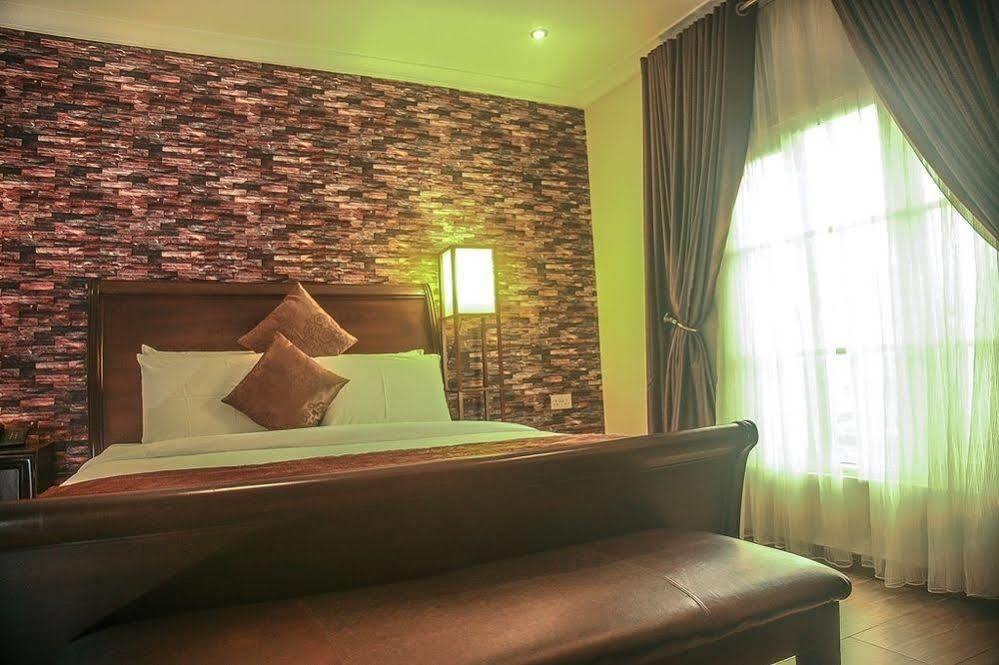 Fryburg Suites Aliayabiagba Εξωτερικό φωτογραφία